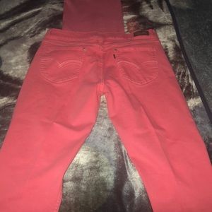 Levi’s 524 w32-L32 peachy color distressed jeans